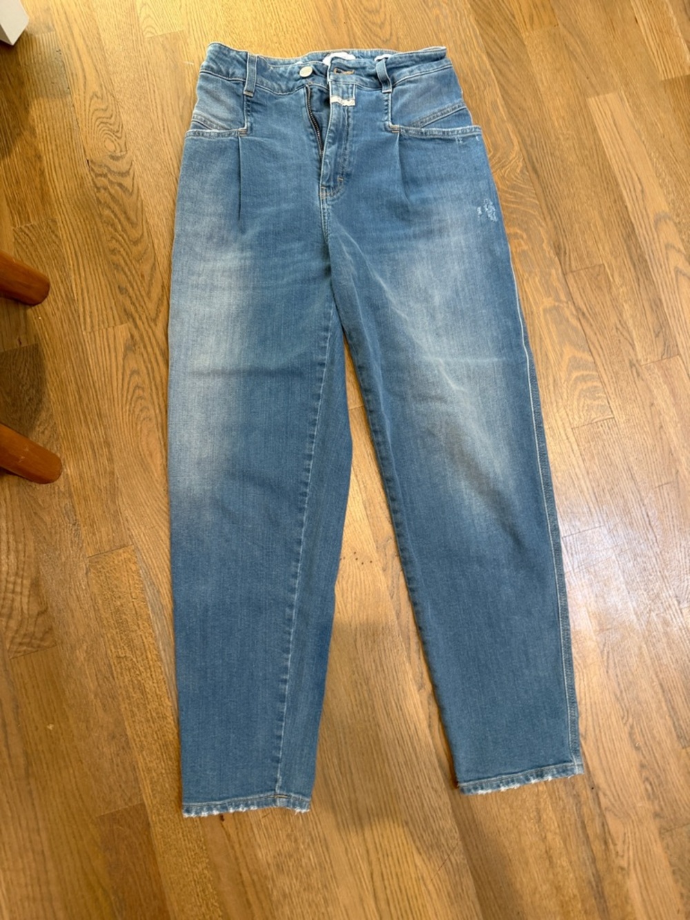 Closed Mid-Rise Straight Leg Jeans in Faded Blue